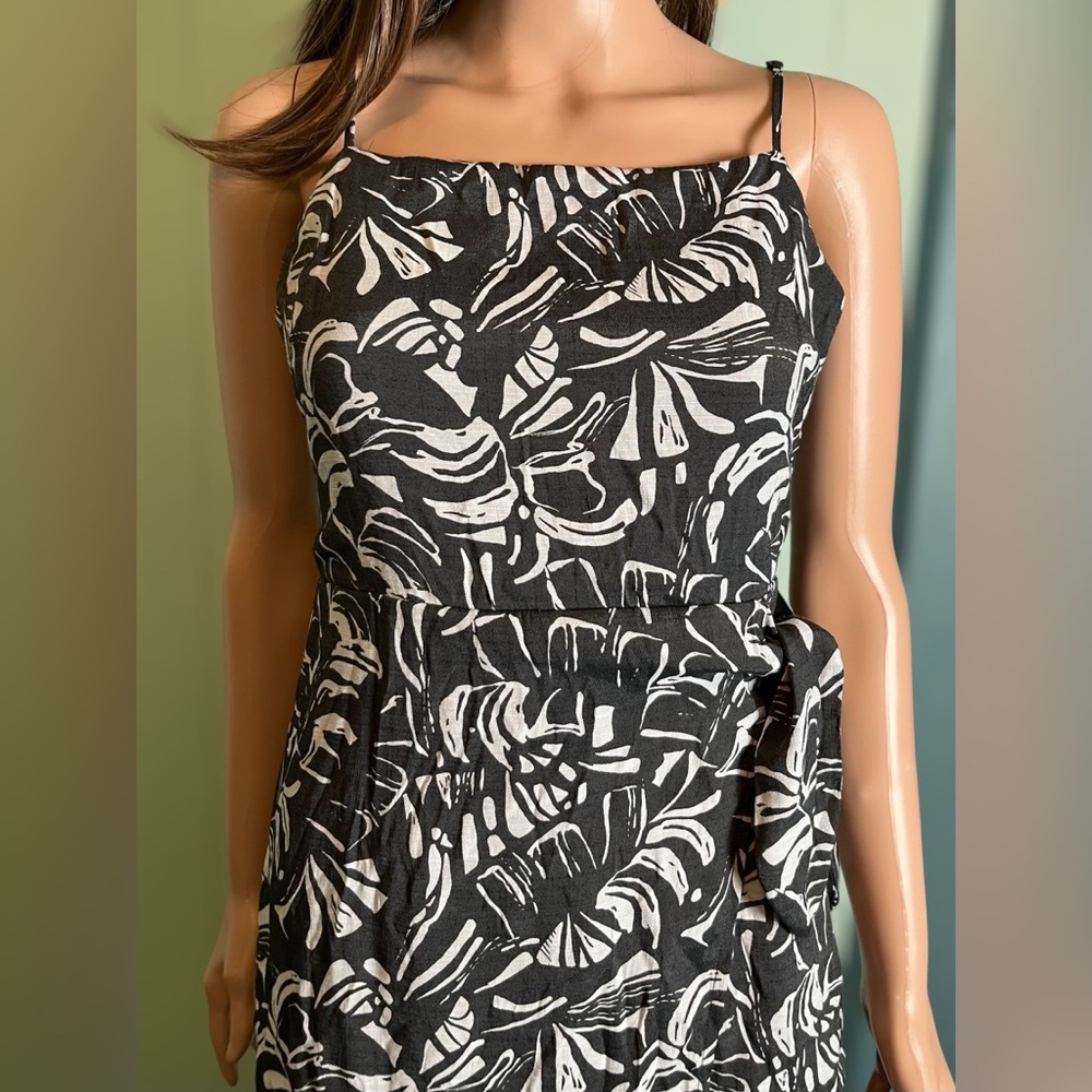 Nine West Dress. Size Small. Tropical. Side Tie. Sleeveless Rayon. Gray & White. - Picture 5 of 6